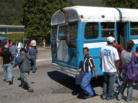 Esta imagen muestra el servicios de transporte de la universidad